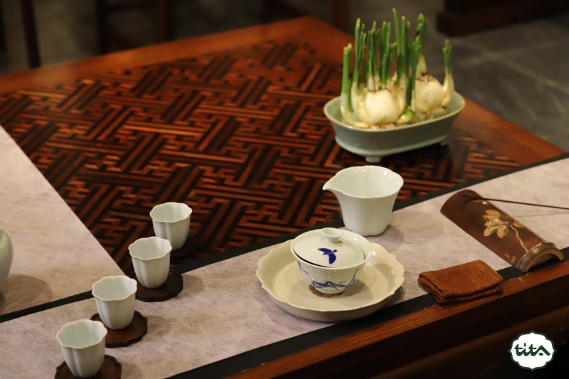 chén sứ nung củi miệng cánh hoa cao cấp